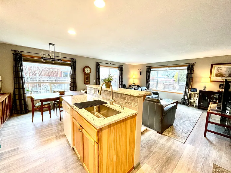 145 N Tamarack St — Photo 10
