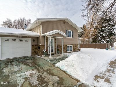 2005 13th Ave S, Grand Forks, ND, 58201