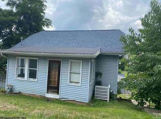 15 Lane St, Westover, WV 26501