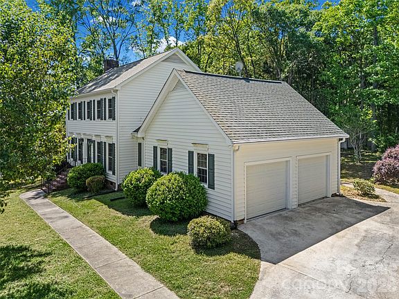 2nd image of 3221 Hitching Post Ln #15