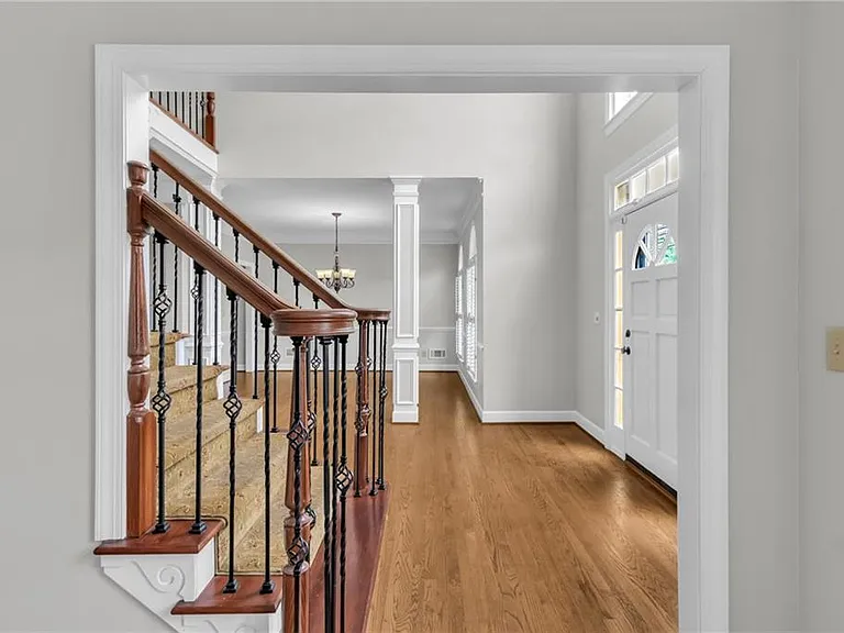 1085 Castle Pointe Ln — Photo 6