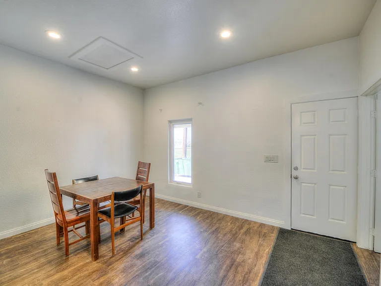 1827 Gardenia Ave #A — Photo 8