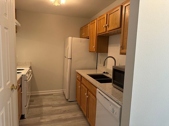 2nd image of 1294 Cross Creek Cir #1