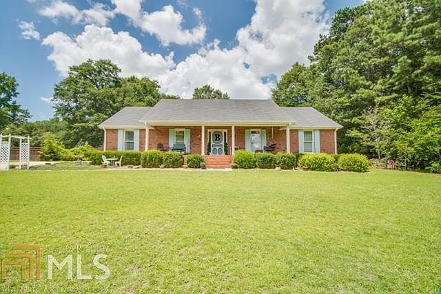 2nd image of 221 Pineywood Rd