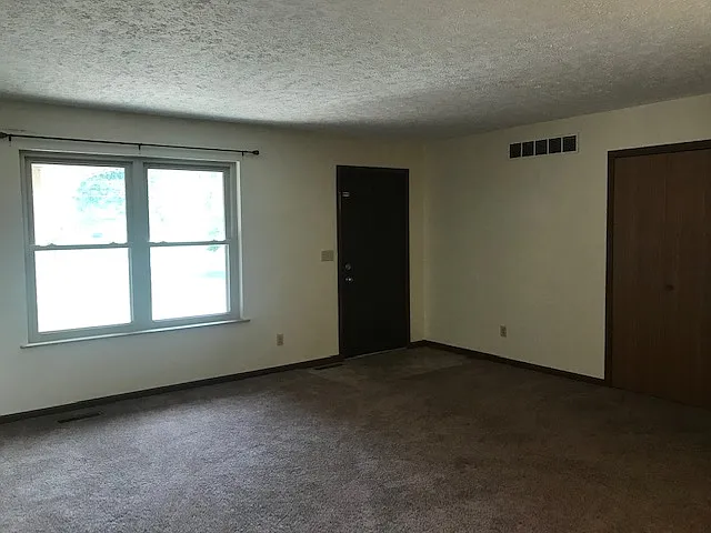 2 bed, 936 sqft, $1,100 — Photo 2