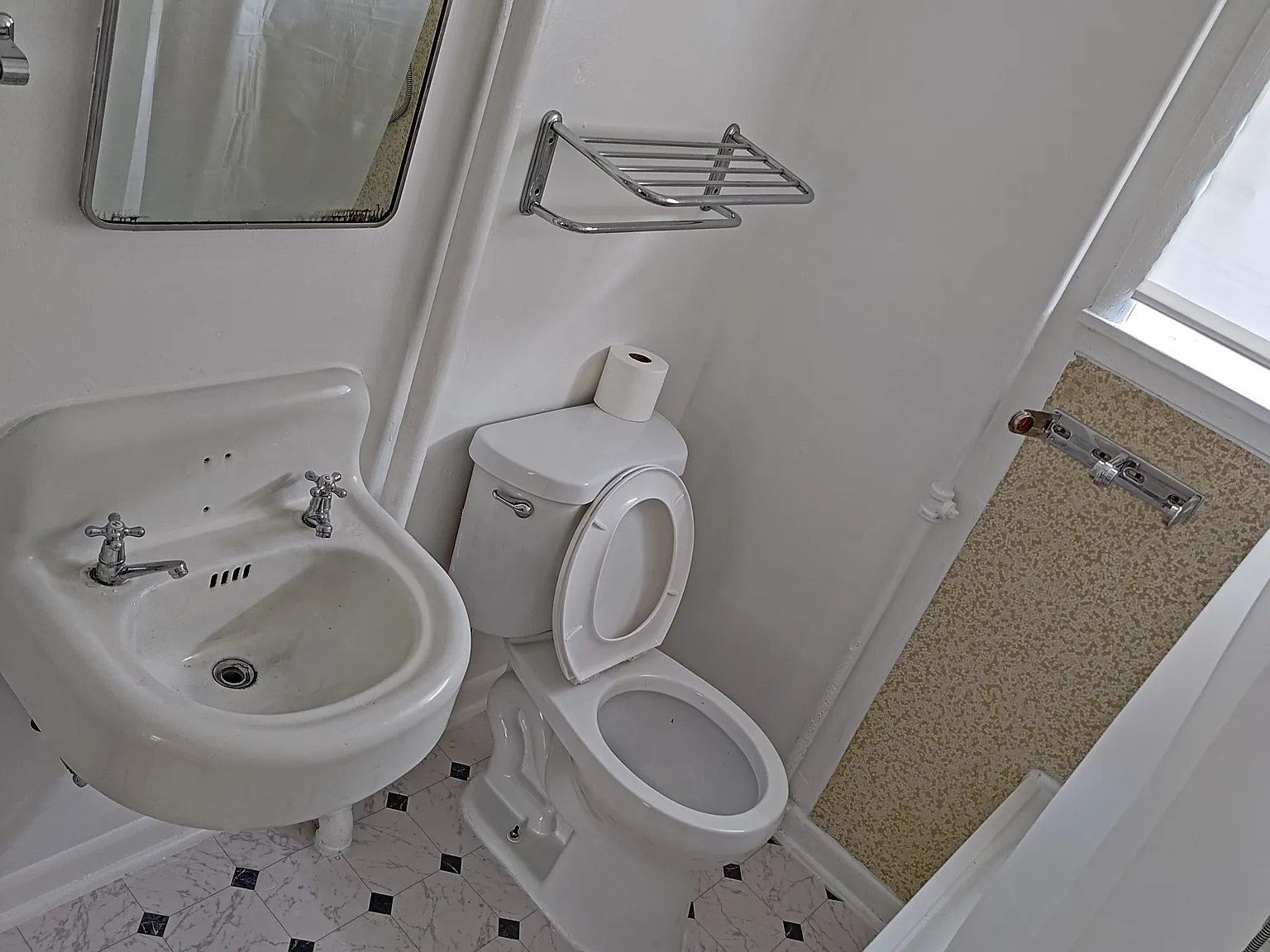 Studio, 500 sqft, $895 — Photo 3