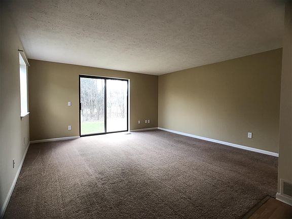 3rd image of 325 Willowbrooke Dr