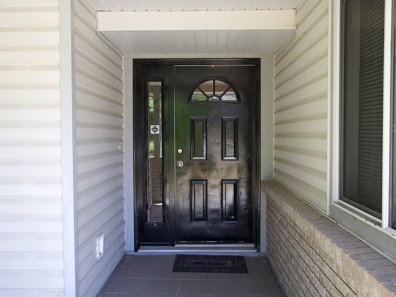 2nd image of 852 Tralee Pl