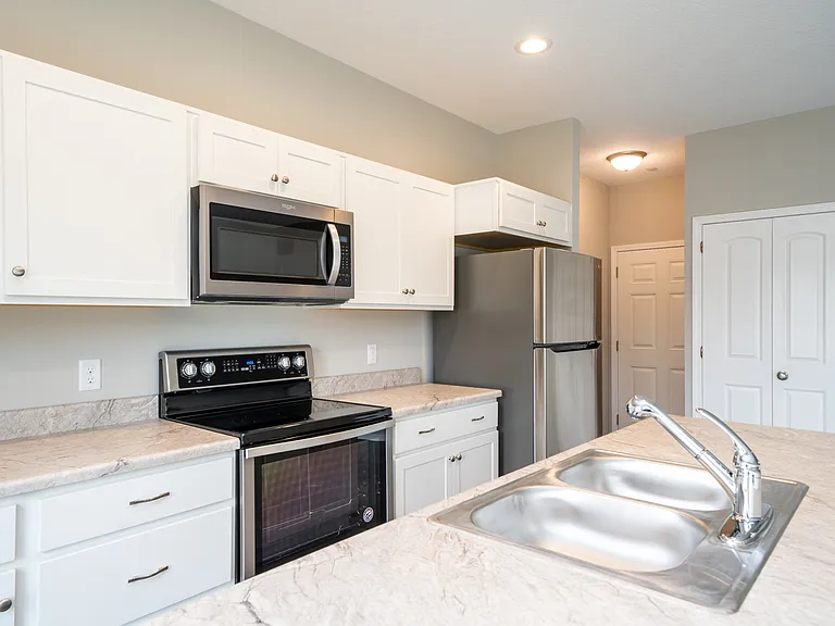 10031 Bluffs Cor — Photo 4