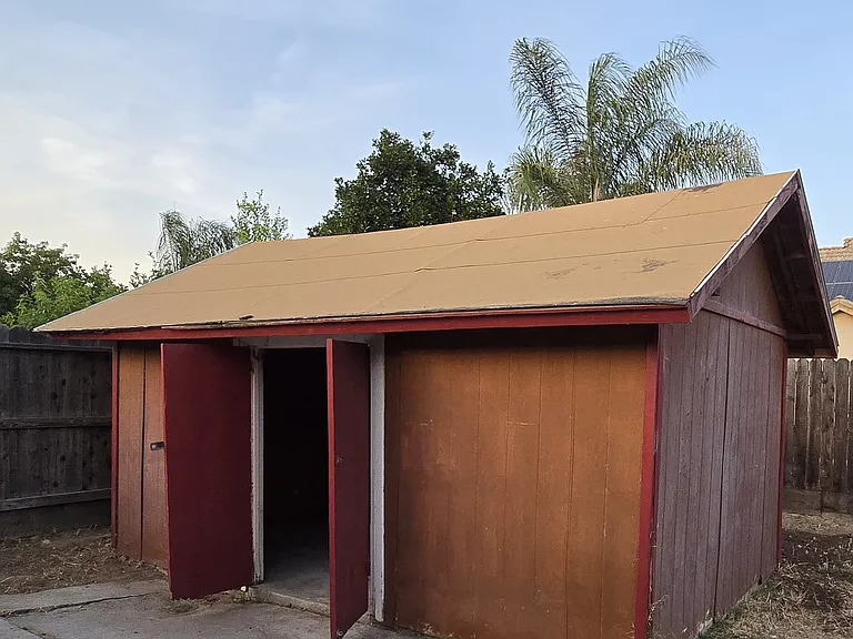 N Saratoga Ave — Photo 15