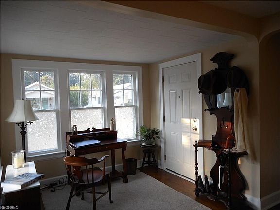 5th image of 842 Curtis Ave