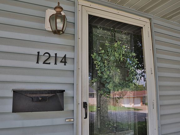 5th image of 1214 Easy St