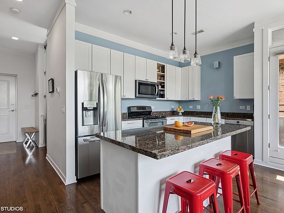 5th image of 2065 N Kedzie Ave APT 220
