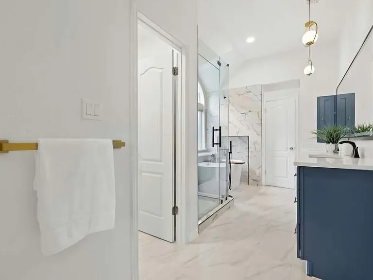 2913 Victoria Cv — Photo 21