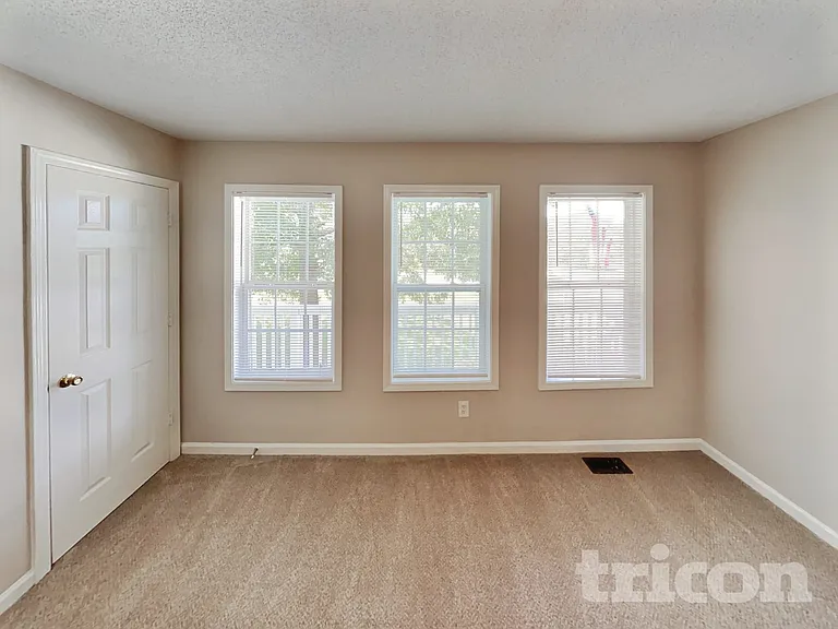 37 Abbotsford Dr — Photo 8
