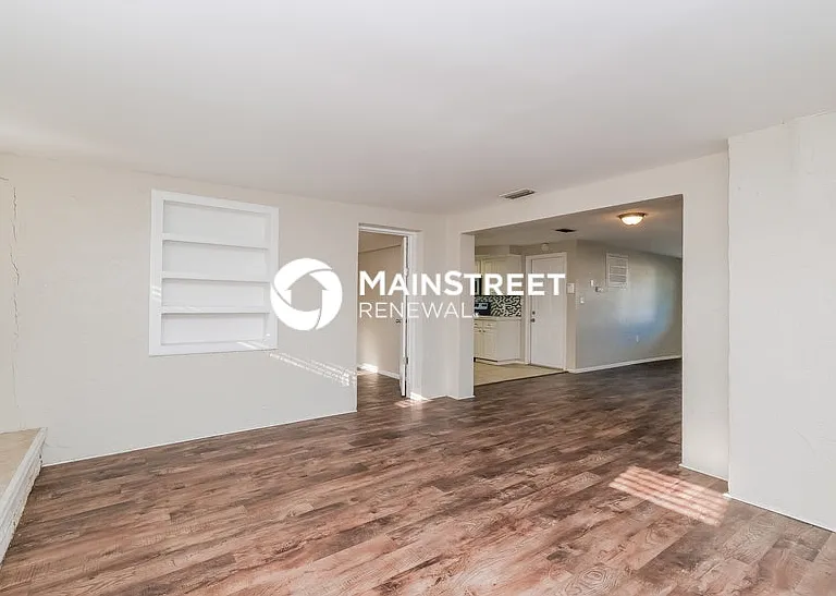 1050 Normandy Blvd — Photo 3