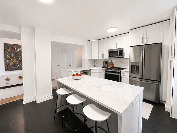 4th image of 98 Riverside Dr #14C
