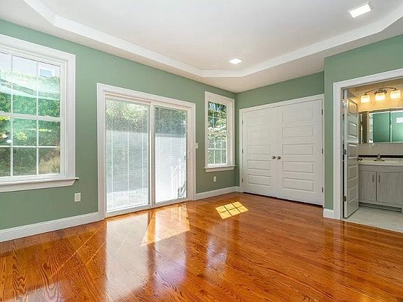 4th image of 210-210.5 Terrace Ave #1