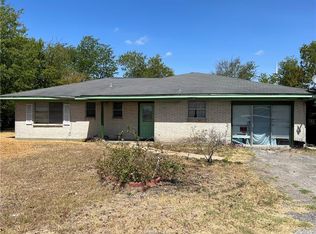 1703 E Main St, Madisonville, TX 77864
