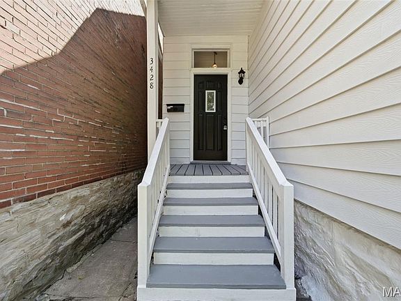 5th image of 3428 Alberta St