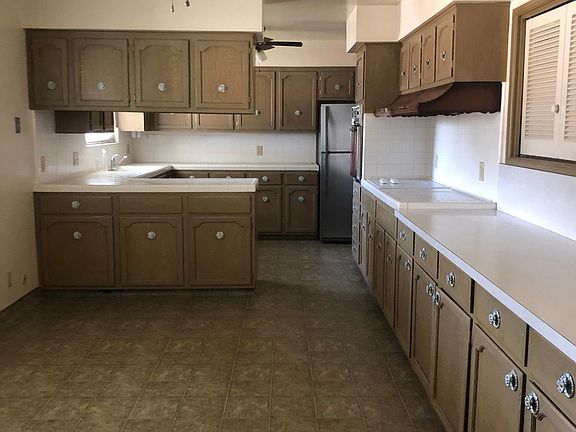 2nd image of 5077 E Belmont Ave APT A