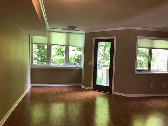 4th image of 74 Belmont Dr