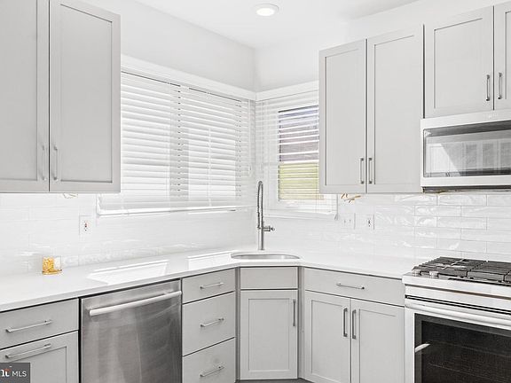 3rd image of 39 Stridesham Ct