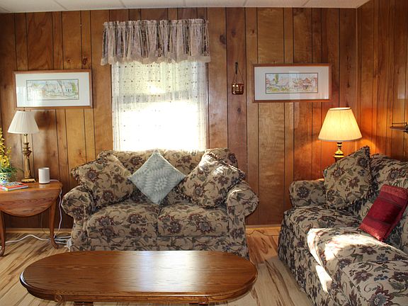 Family room that is very comfortable !
New smart tv with the latest technology . Mini-split provides year round confort.