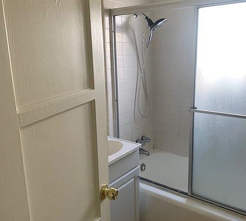 3rd image of 20 Belmont Ave APT 6