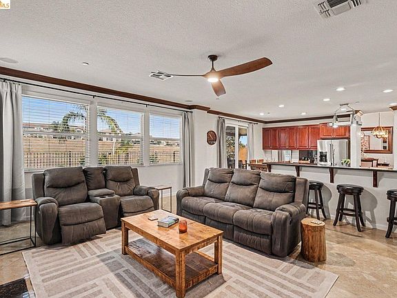 4th image of 2645 Torrey Pines Dr
