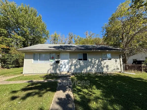 4855 Live Oak Dr, Dayton, OH 45417