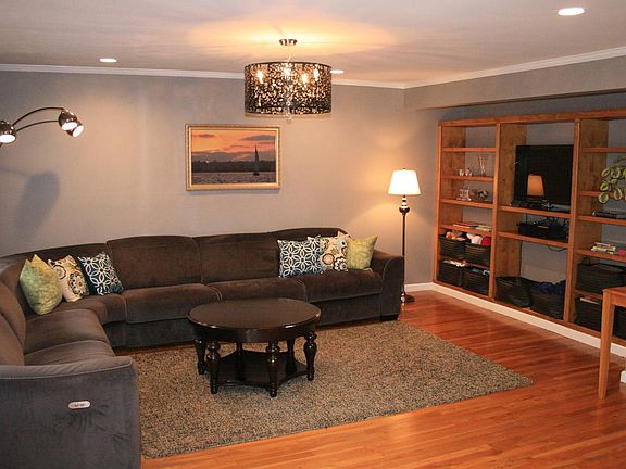 Built in entertainment/bookshelf unit