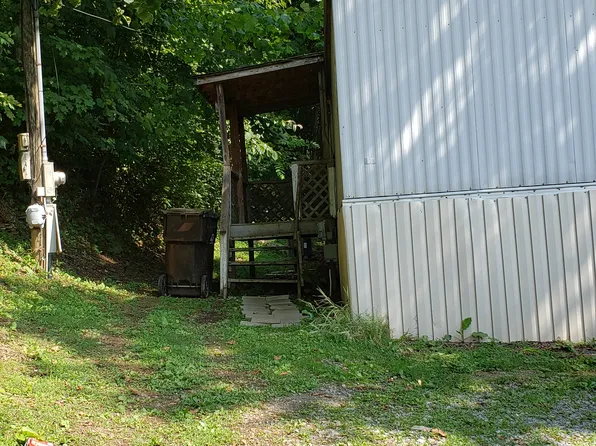 353 Johnson Hollow Rd, Blountville, TN 37617