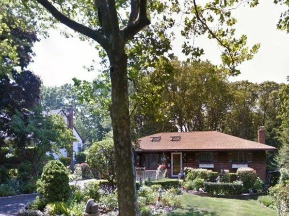 34 Echo Lane, Kings Park, NY 11754