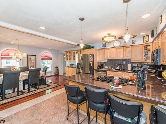 3rd image of 7 Orlando Dr