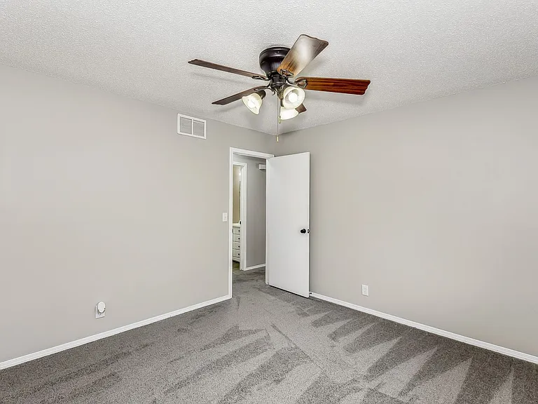 408 S Woodchuck Ln — Photo 11