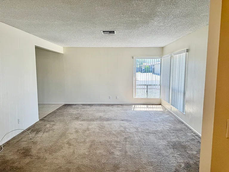 26071 Camphorwood Ave — Photo 5