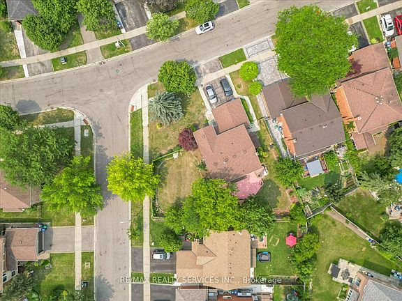 5th image of 79 Burgby Ave