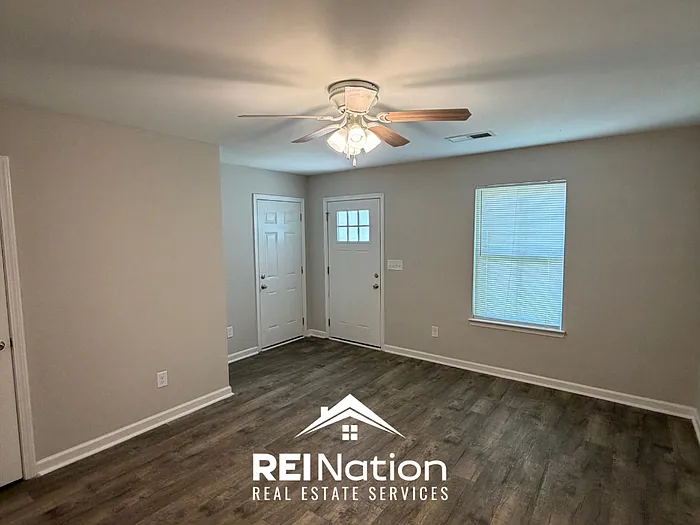 3 bed, 2.0 bath, 1420 sqft, $1,645 — Photo 3