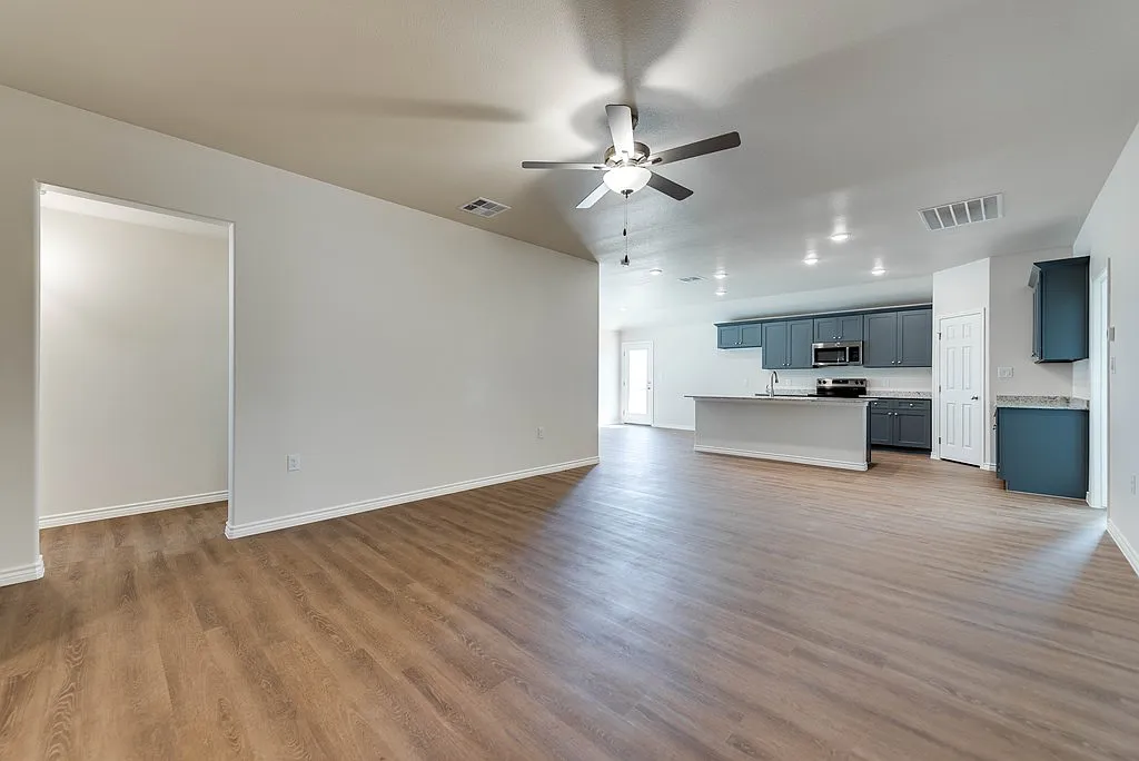 3 bed, 2.0 bath, 1633 sqft, $2,750 — Photo 4