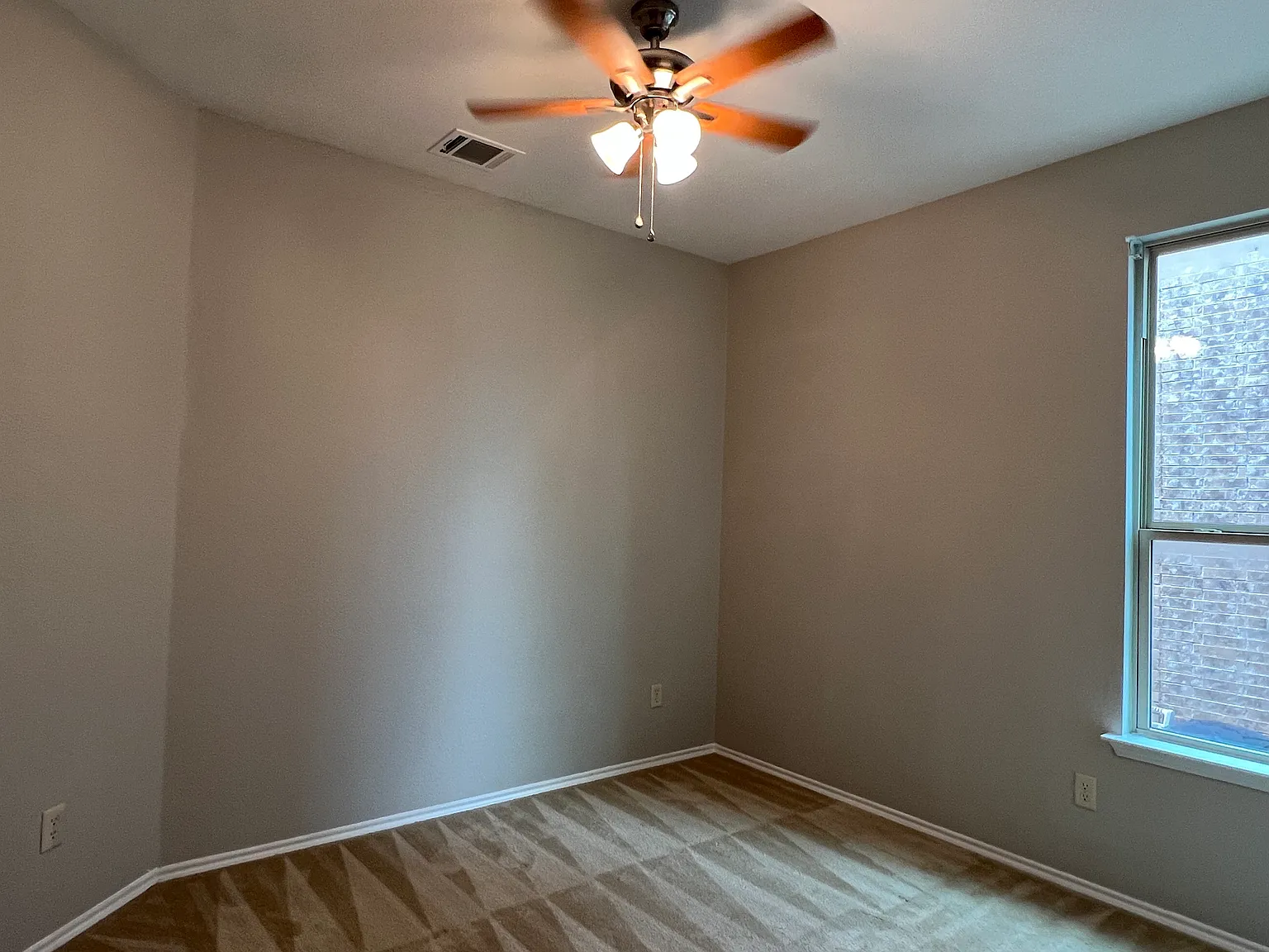 4 bed, 2928 sqft, $2,695 — Photo 4
