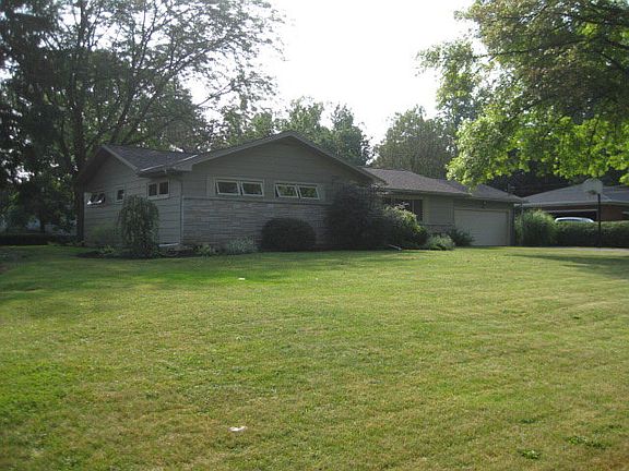 3rd image of 856 Harvey Dr