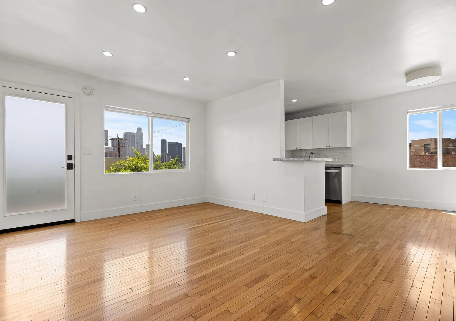 This beautifully updated 1 bed / 1 bath apartment in Echo Park is now available! Parking & In-Uni... — Photo 2
