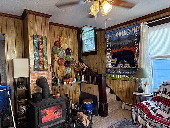 3rd image of 617 Roxbury St