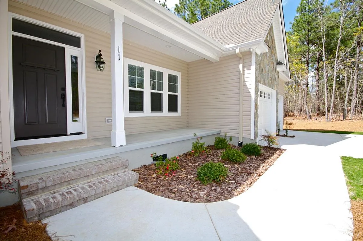 4 bed, 2450 sqft, $2,725 — Photo 3