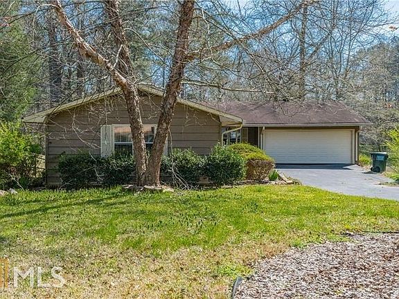 2nd image of 3432 Sweetwater Dr