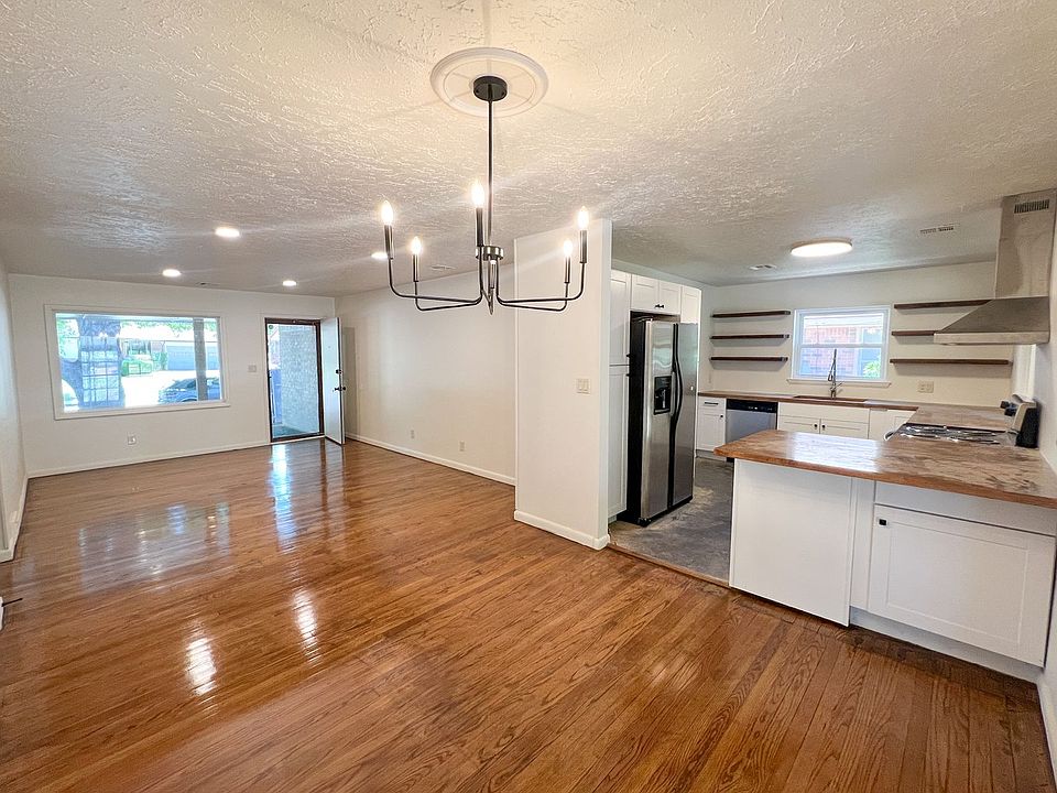 1st image of 10416 Ridgeview Dr
