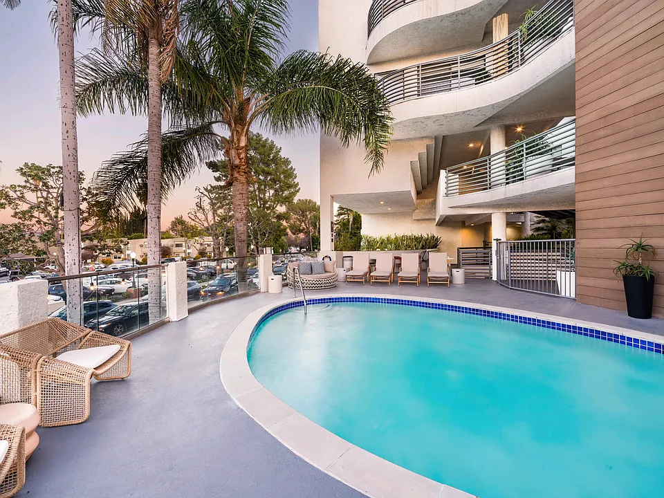 Alister Sherman Oaks
