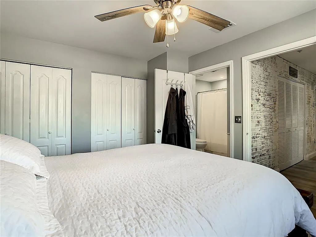 3 bed, 993 sqft, $1,725 — Photo 2