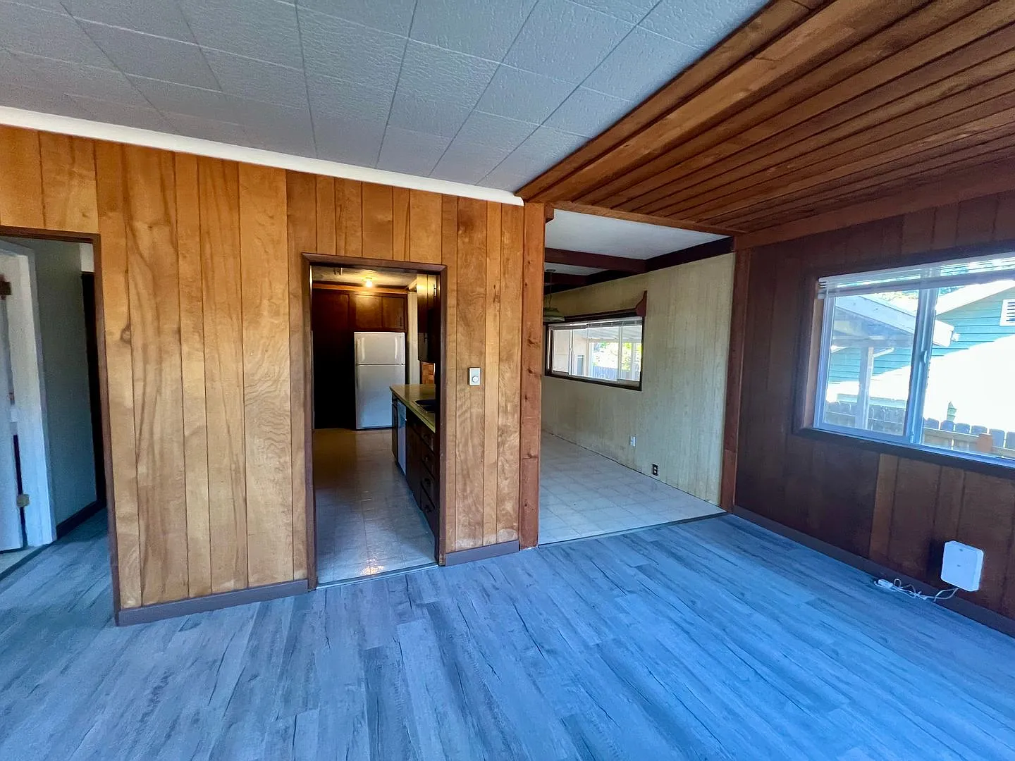 Spacious 3-Bedroom Home in Coos Bay — Photo 3
